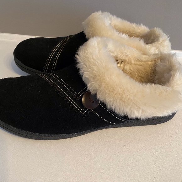 Cozy Indoor- outdoor slippers - Picture 3 of 10